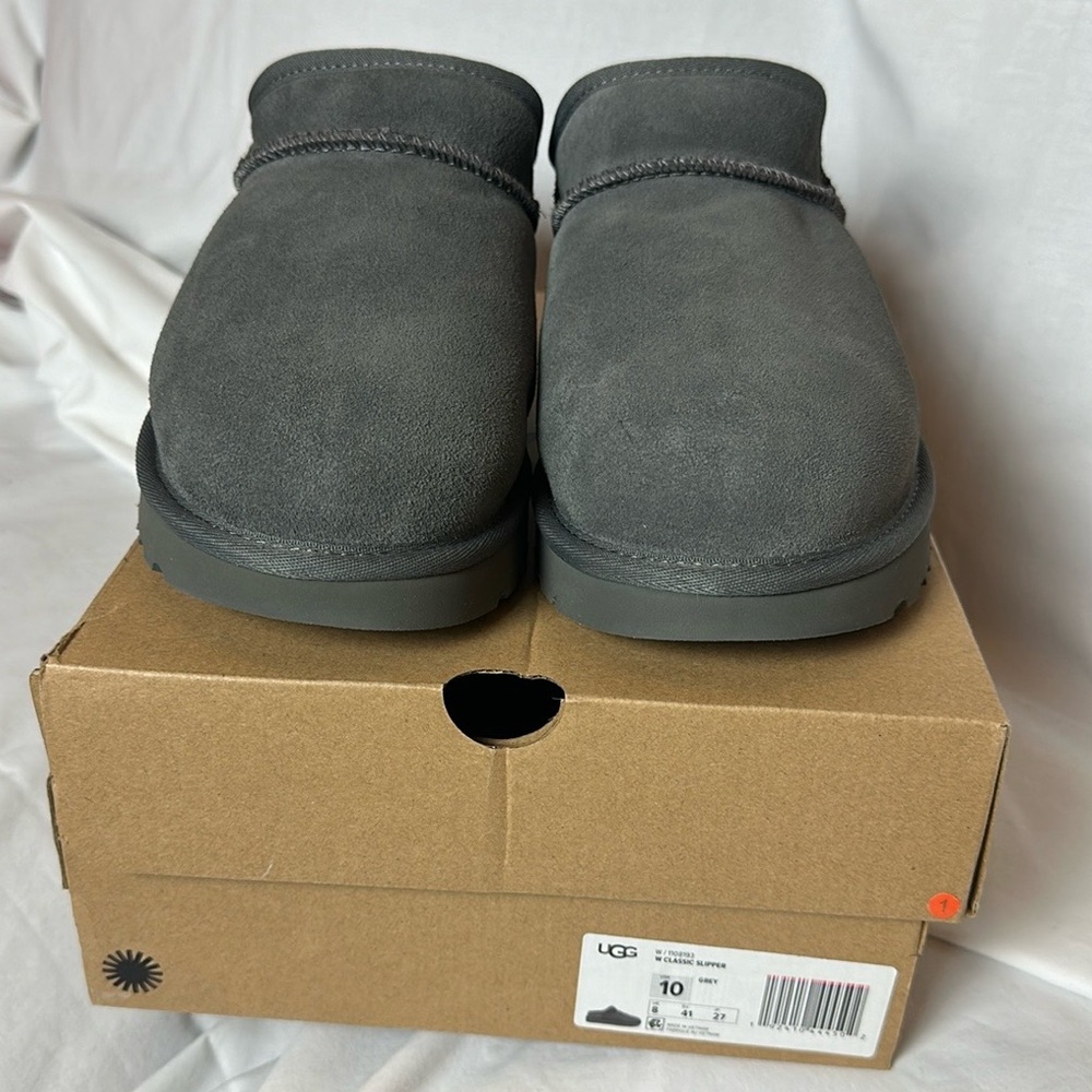 NWT UGG Classic Sz 10